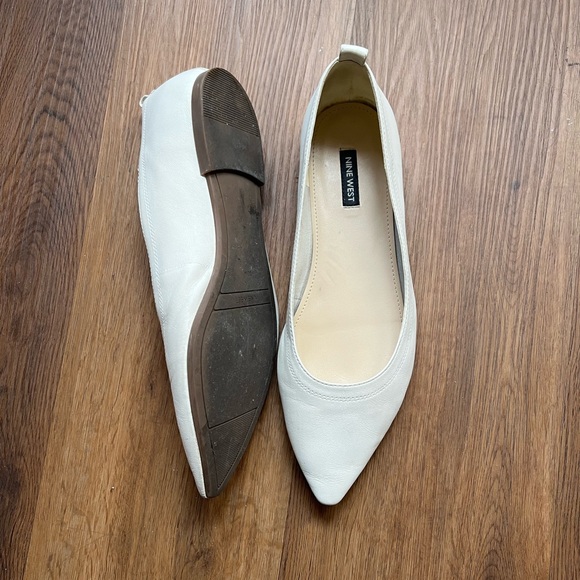 Nine West Pointed White Soft Leather Flats - Picture 5 of 9
